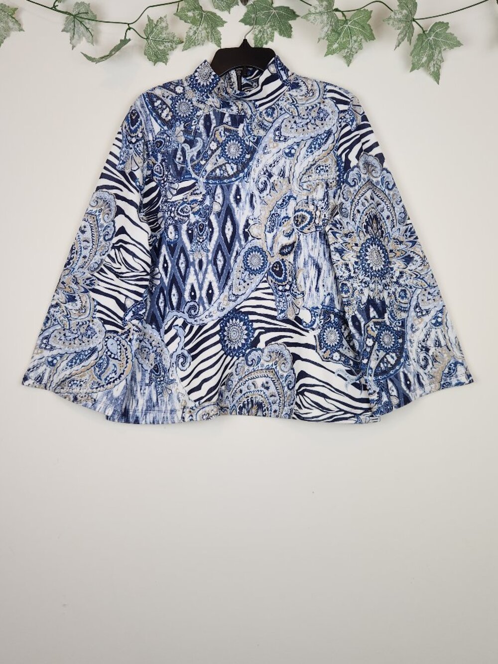 Weekends by Chico's Size 2 (L) Blue Floral Abstract Wide Sleeve High Neck Top